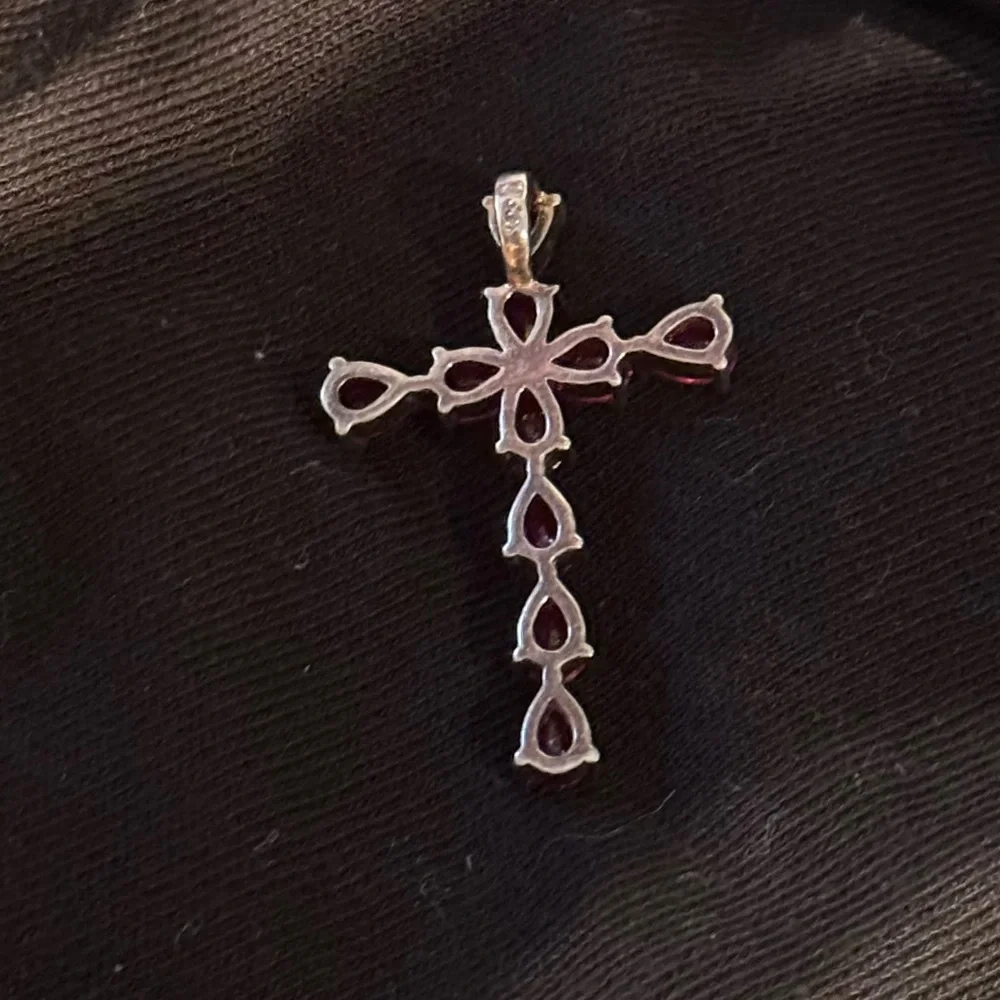 Pink ruby cross - Picture 2 of 3